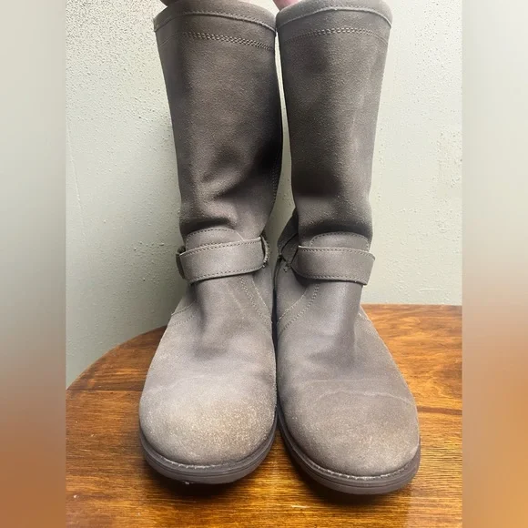 UGG Women's sz 9 Silva tan Boots - Picture 3 of 4